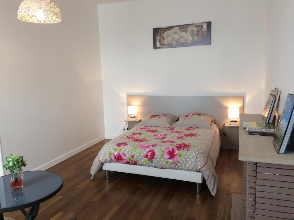 Chambres " Orchidees " Saint-Denis-de-Gastines Buitenkant foto